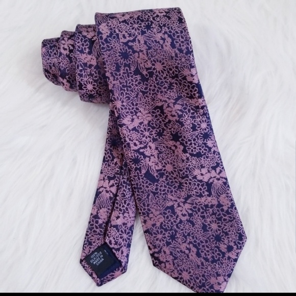 Michael Kors Other - Michael Kors pattern Silk men Tie.